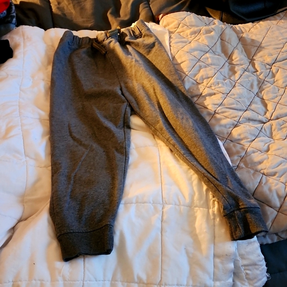 Thin grey boy's pants size 4-5